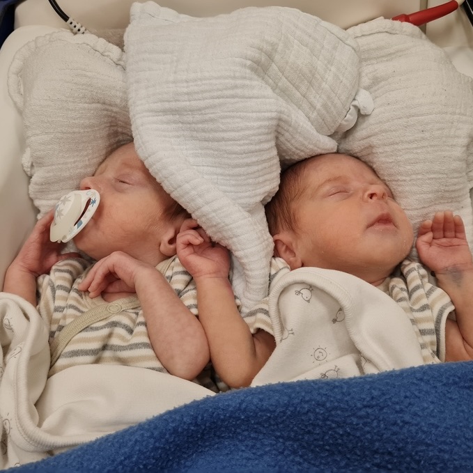 77E57B6A-555F-423C-A665-F22BC20022FE_1_201_a