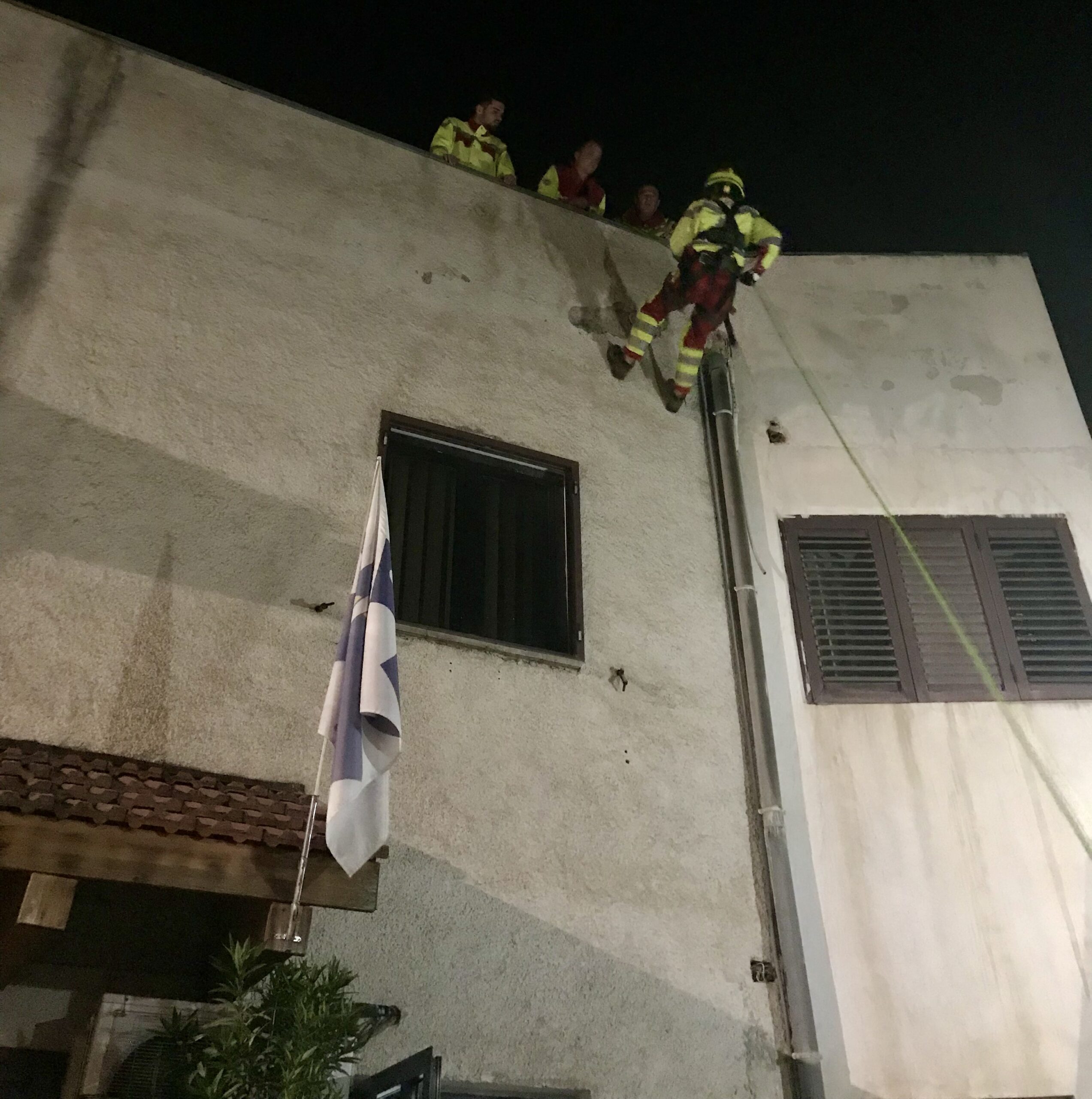 AE16E99C-3BAD-481F-BFCF-644849FF2432_1_201_a